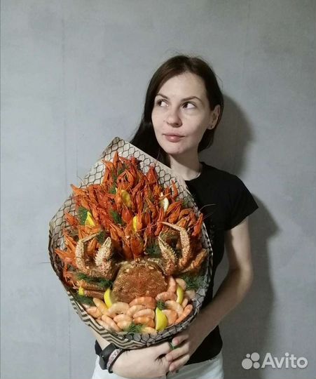 Съедобный букет из крабов, раков, креветок