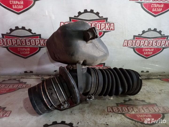 Патрубок воздушного фильтра Toyota Hiace LH129 3L