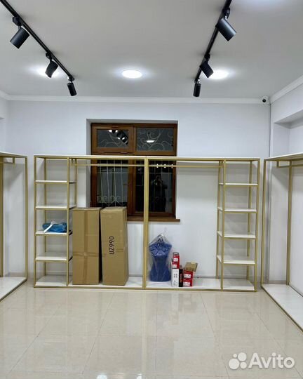 Торговое оборудование для магазина одежды