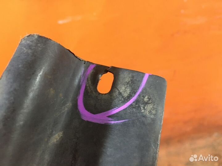 Подкрылок Nissan Terrano LR50 передний правый