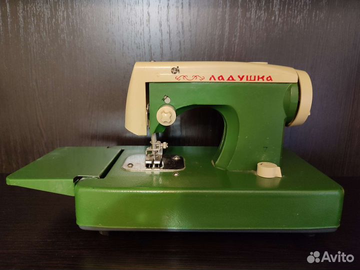 Детская швейная машинка советская