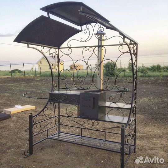 Кованый мангал с крышей