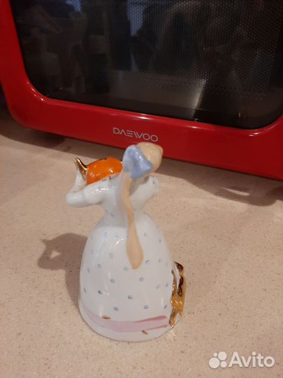 Статуэтка девушка с чайником, Дулево