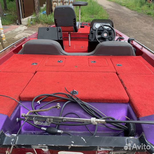 Катер скоростной Skeeter