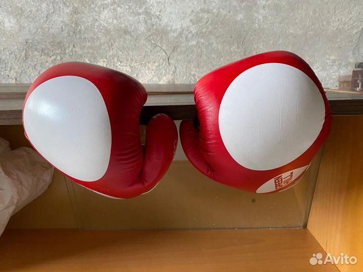 Боксерские перчатки 14 oz Новые