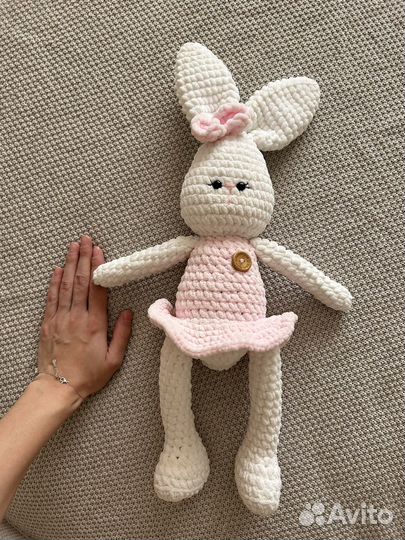 Зайка вязаный ручной работы
