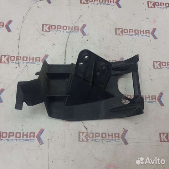 Кронштейн форсунки омывателя левый volvo S80