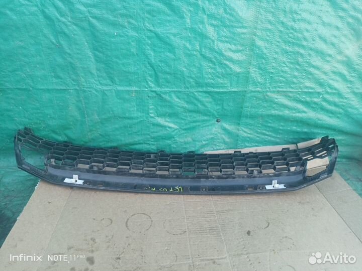 Решетка в бампер центральная Lexus NX200 14-17 г