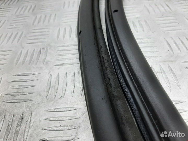Уплотнитель двери для Audi Q7 4L 4L0831721A