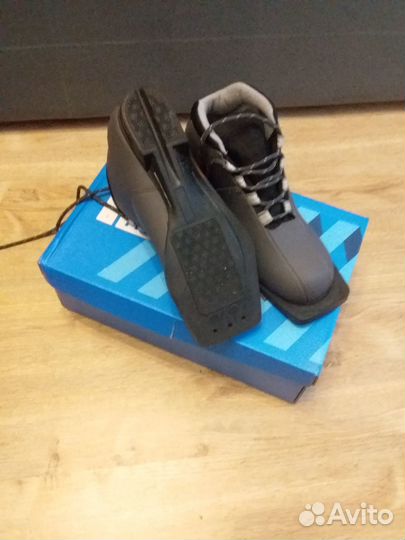 Продаю лыжные ботинки