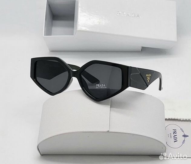 Солнцезащитные очки prada