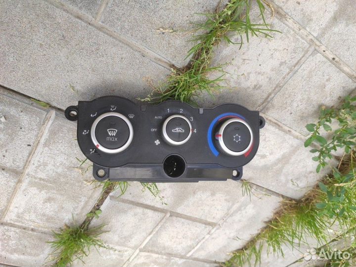 Блок управления климатической установкой Datsun