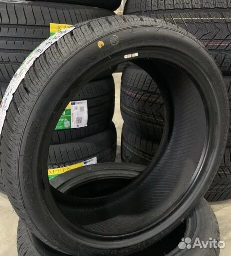 Grenlander IceHawke 1 215/40 R17 87V