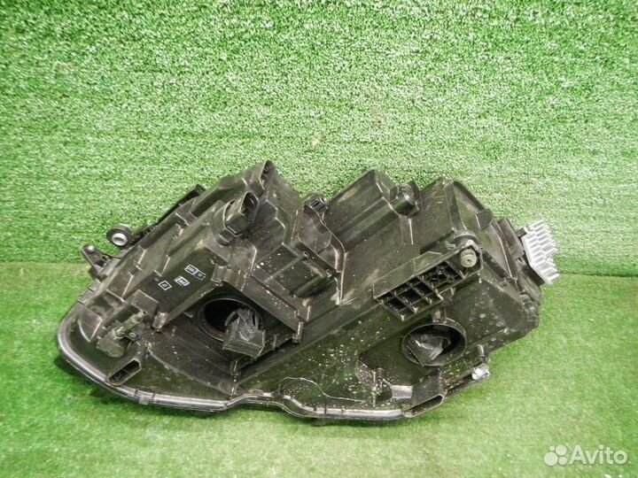 Фара правая Volkswagen Tiguan