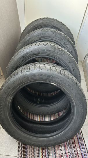 Goodyear Ultragrip 600 215/50 R17