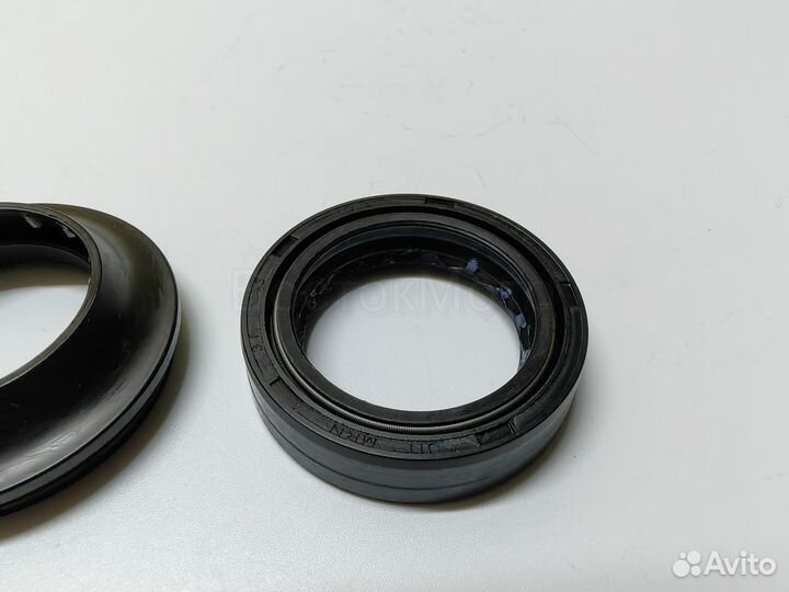 Сальники и пыльники вилки Honda Lead 110 JF19