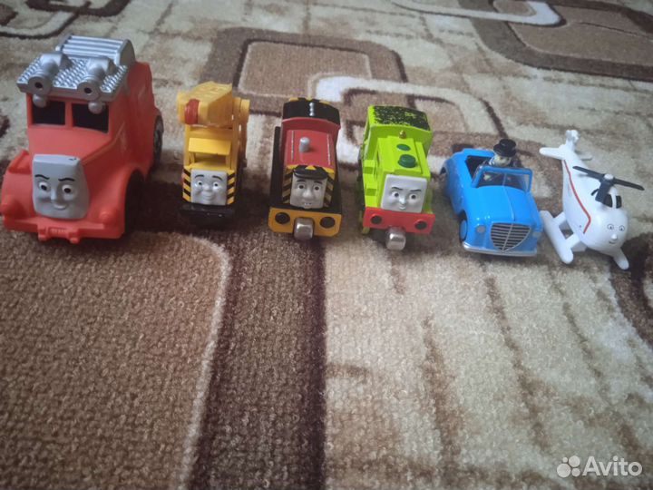 Игрушки паровозики Томас