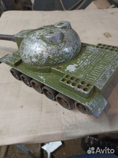 Игрушка танк СССР