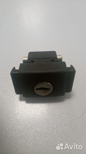 Замок вещевого ящика кабины\DAF