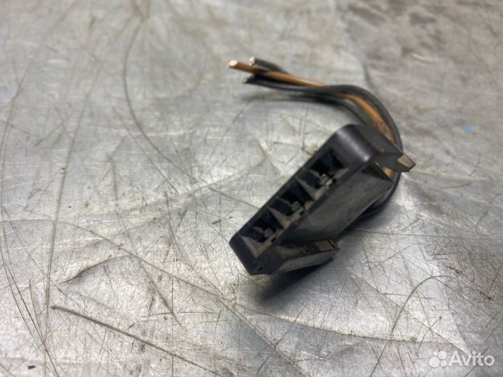 Разъем 3 контактный Volkswagen Passat B3