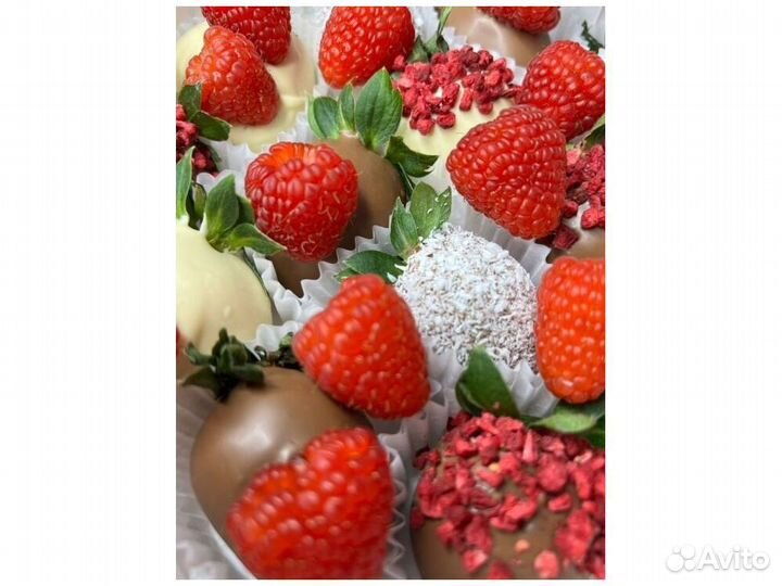 Подарочная коробка клубники в шоколаде KLN-4102