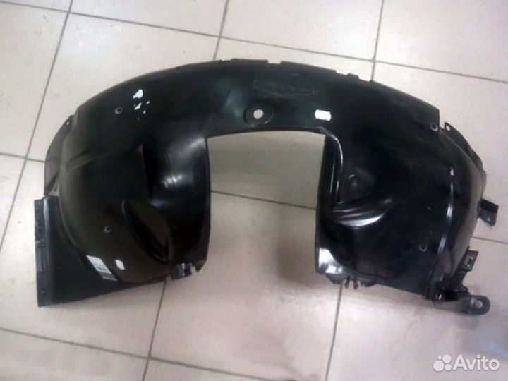 Подкрылок передний левый Рено Сандеро 2008 - 2014