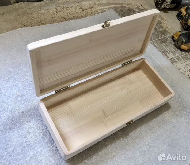 Деревянная шкатулка