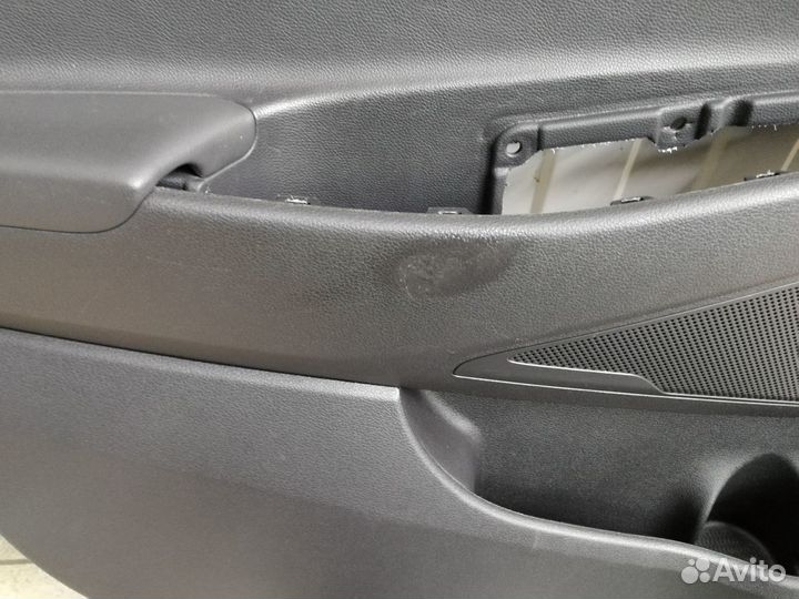 Обшивка передней левой двери Hyundai Tucson 2015+)