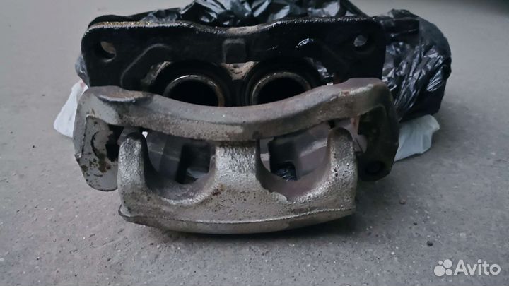 Суппорт передний Мазда сх7 рестайлинг