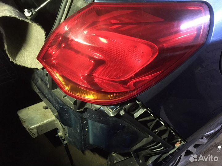 Задний правый фонарь Opel Astra J