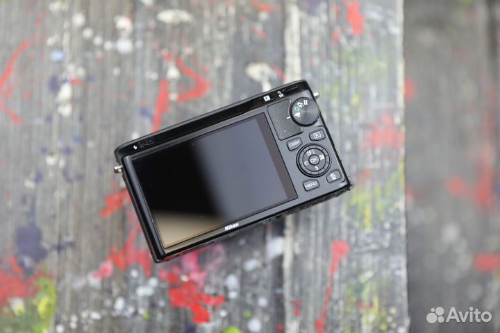 Nikon 1 J1 + 10-30mm f/3.5-5.6 VR Kit