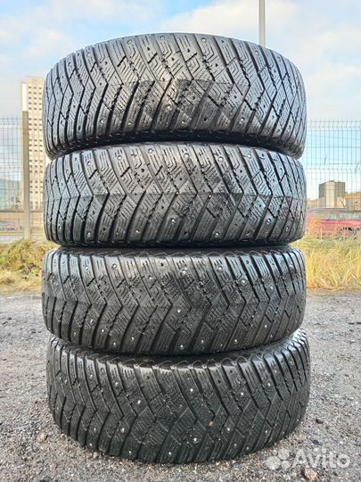 Goodyear UltraGrip Ice Arctic SUV 215/65 R17 99T