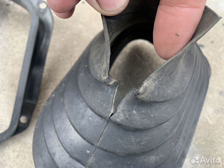 Пыльник правой рулевой тяги Audi 100/A6 C4