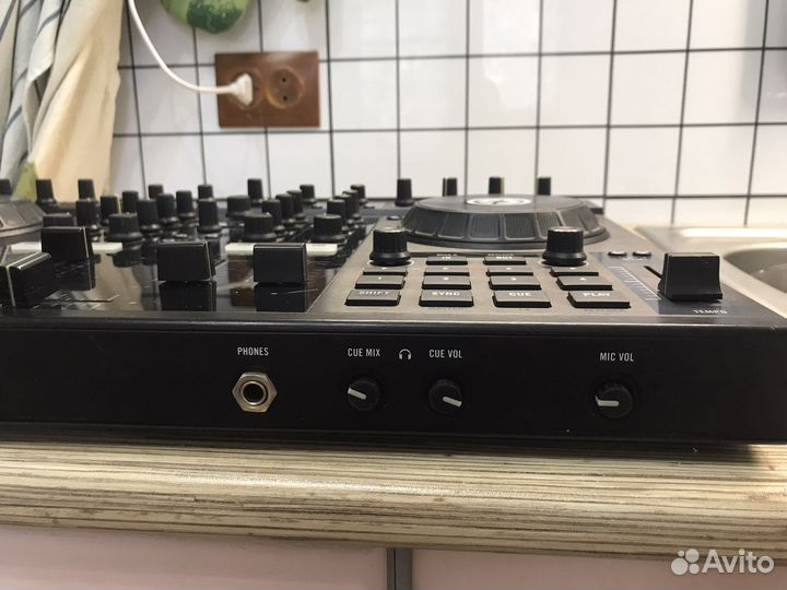 Native instruments traktor S4 MK1