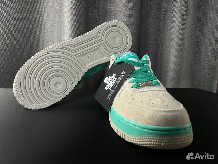 Женские кроссовки Tiffany & Co. x Nike Air Force 1