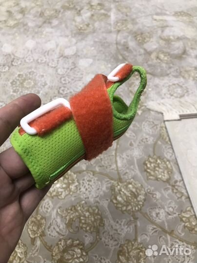 Отрез на лучезапястный сустав. Левый, m-размер