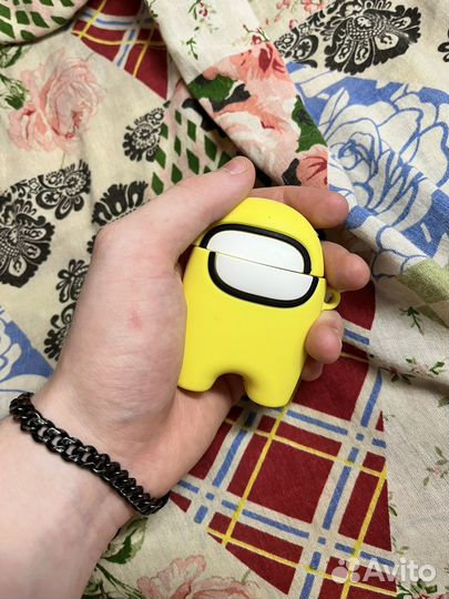 Чехол для airpods 1/2 в виде желтого амонгуса