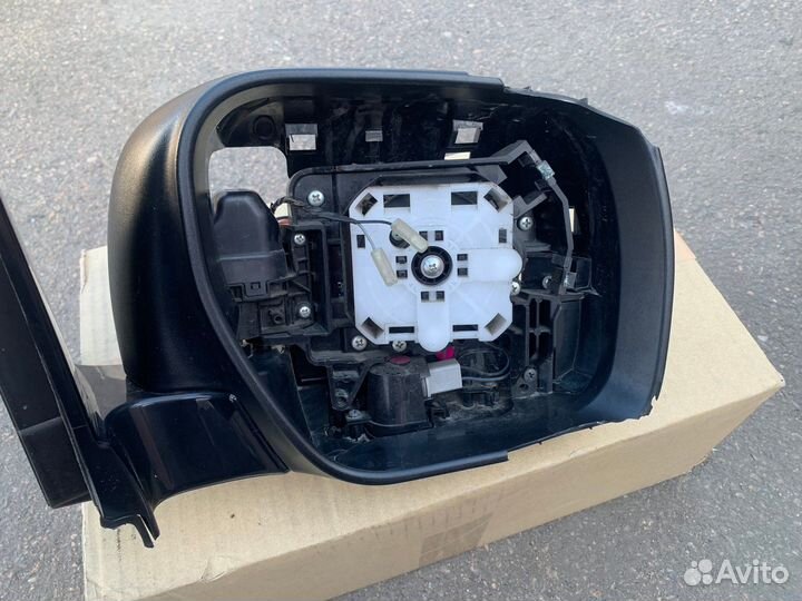 Зеркало заднего вида правое Pajero 4 (10 конт.)