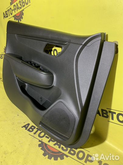 Обшивка двери передняя левая Киа Рио 4 FB