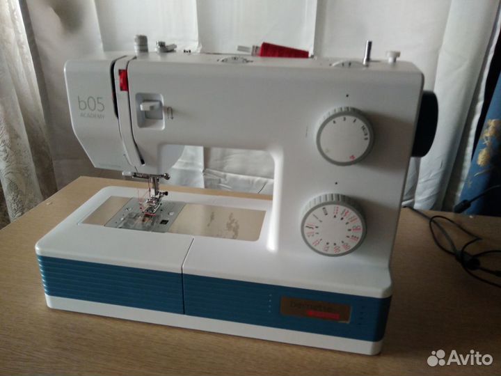 Швейная машина Bernette b05 Academy