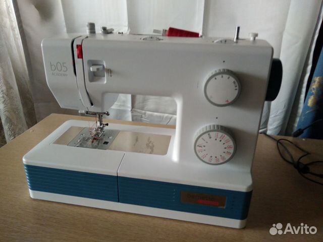 Швейная машина Bernette b05 Academy