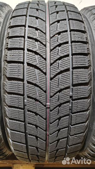 Bridgestone Blizzak DM-V1 215/55 R17