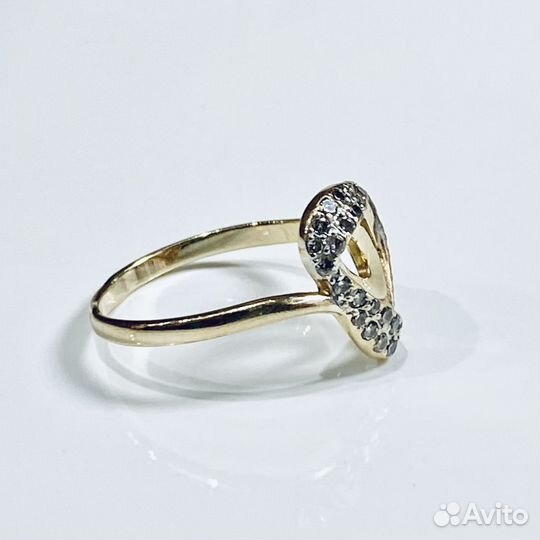 Золотое кольцо с камнем