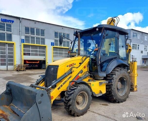 Заднее закаленное стекло New Holland B80