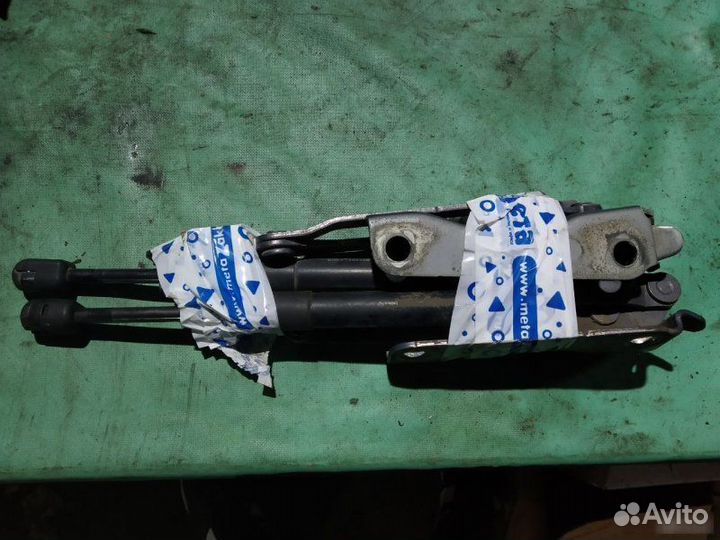 Газовые упоры крышки багажника Mazda 3 BK