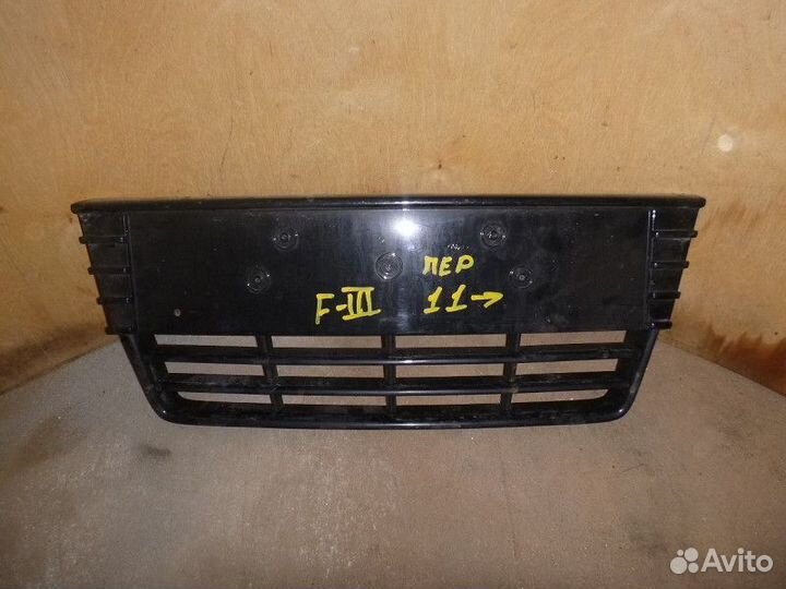 Решетка в бампер центральная ford focus III 2011