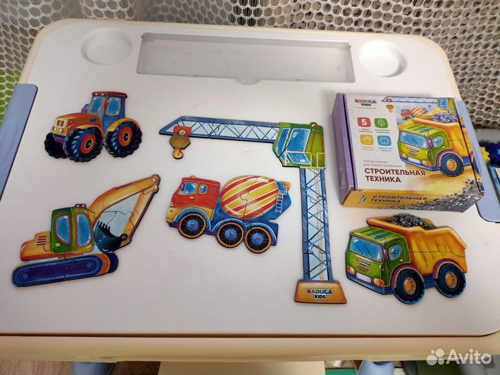 Продам 4 набора пазлов с транспортом и поезд