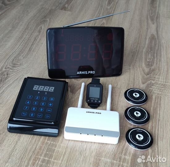 Система вызова: кнопка вызова официанта с часами