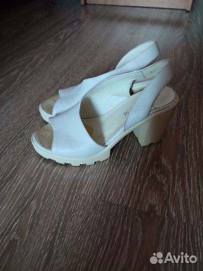 Босоножки, туфли