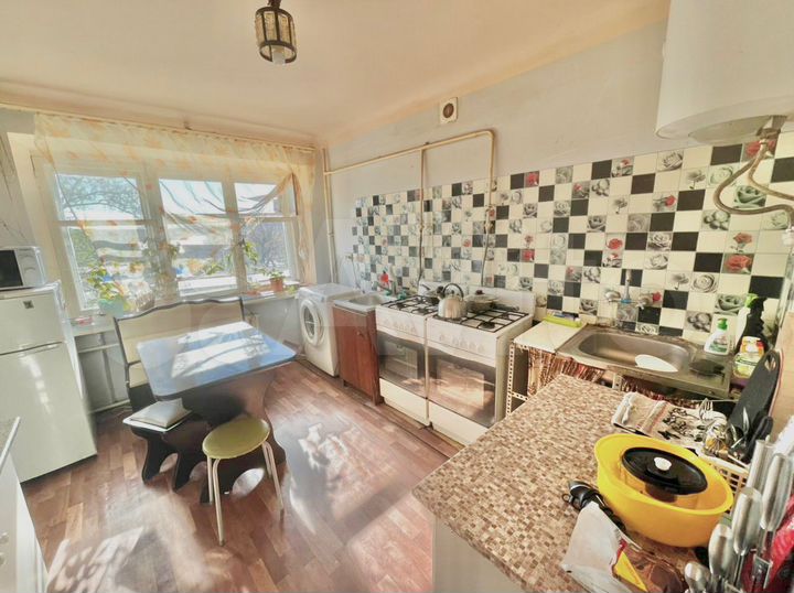 Комната 16 м² в 4-к., 5/5 эт.